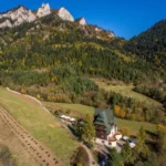 Klimat, którego nie podrobisz. Dlaczego warto wybrać nocleg w prawdziwym schronisku górskim?